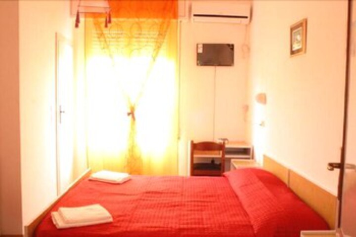 Room 14 of 16
