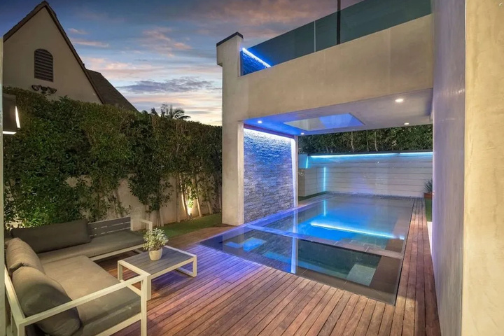 Pool 14 of 21