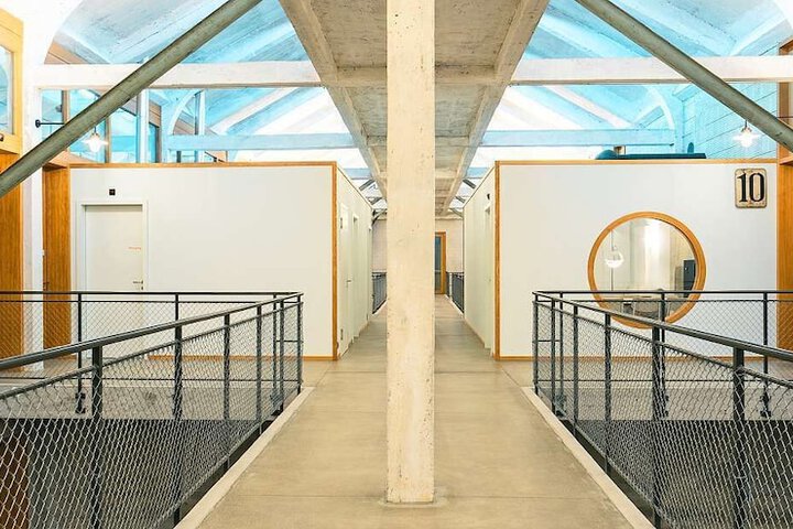 Ballroom/Hall 15 of 17