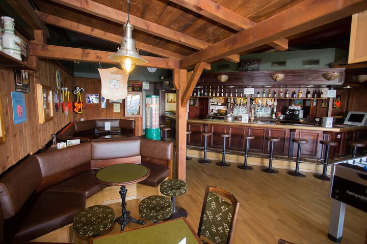 Lounge 48 of 63