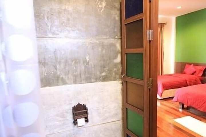 Room 10 of 66