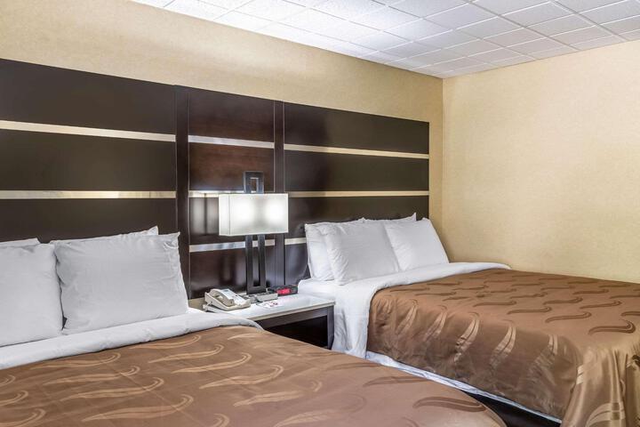 1 Queen Bed (9 of 9)