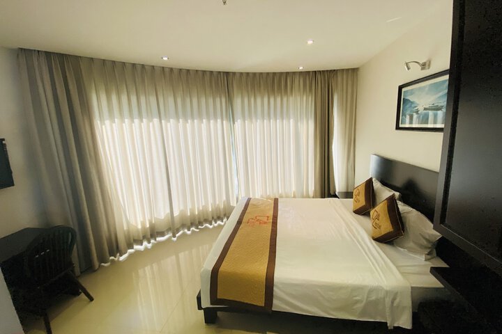 Room 12 of 48