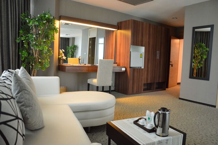Room 9 of 36