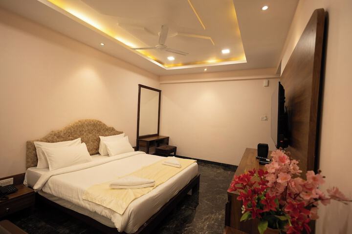 Room 9 of 37