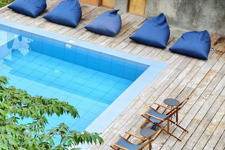 Pool 25 of 32