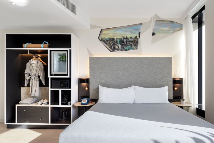 Room 16 of 105