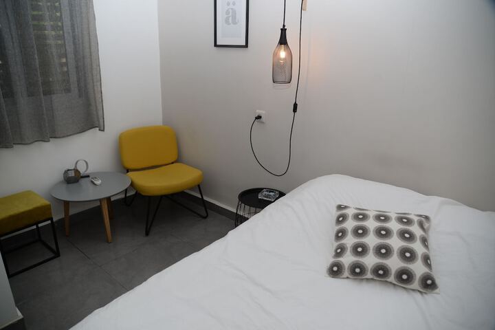 Room 9 of 27