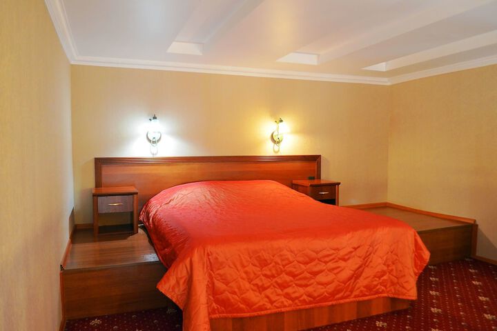 Room 28 of 115