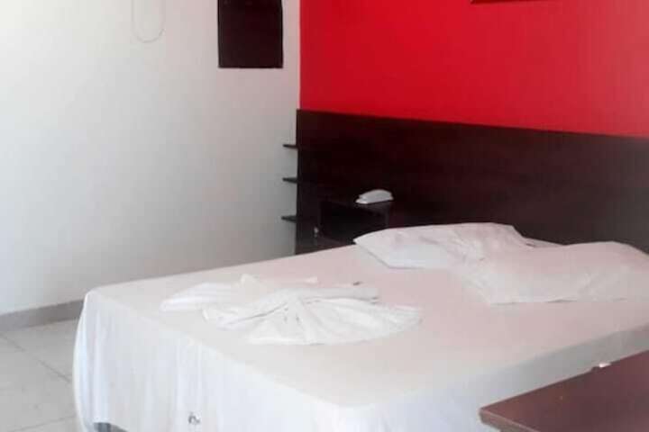 Room 6 of 16