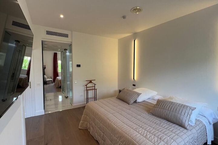 Room 16 of 79