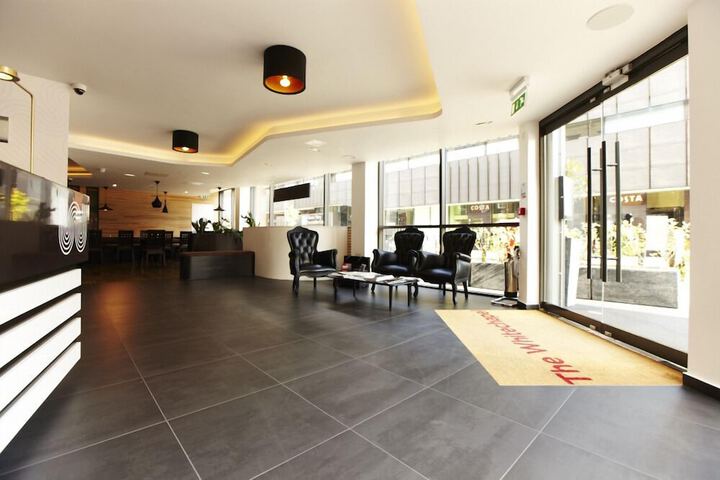 Hotel 72 of 76