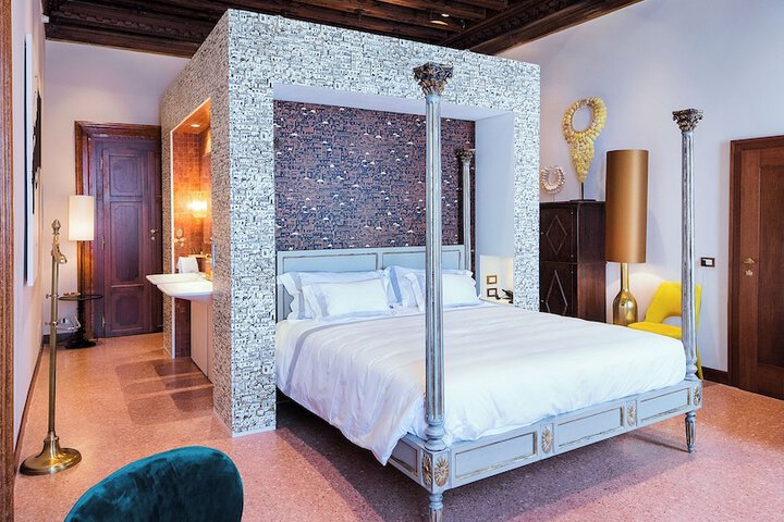 Room 13 of 63