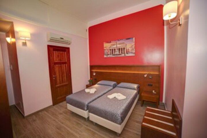 Room 21 of 37