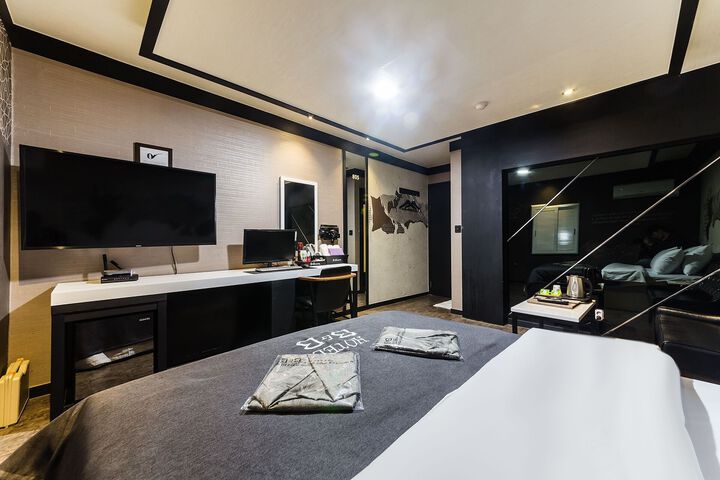 Room 3 of 57