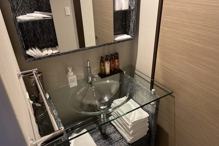 Room 30 of 46