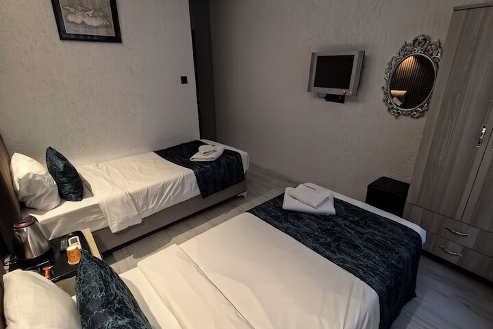 Room 7 of 19