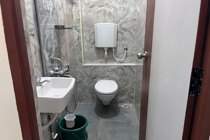 Room 33 of 39