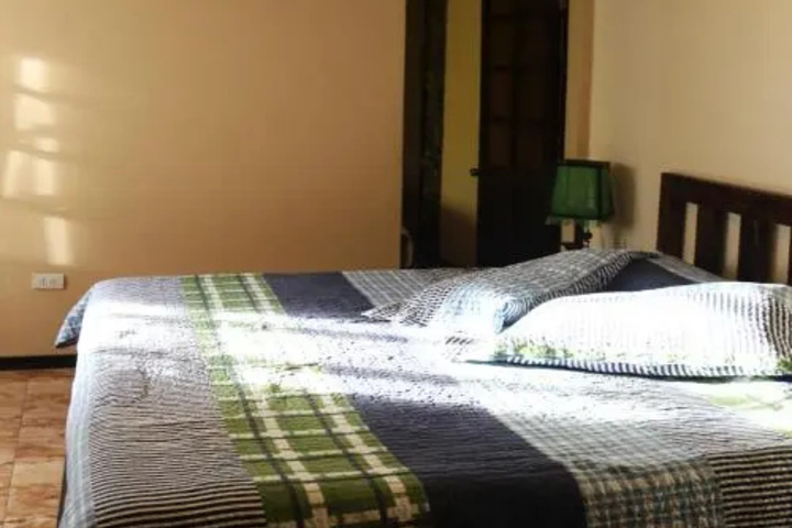 Room 4 of 9