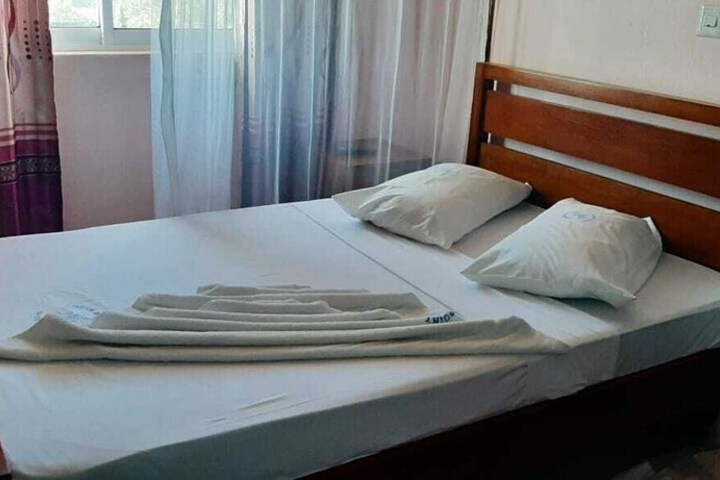 Room 4 of 51