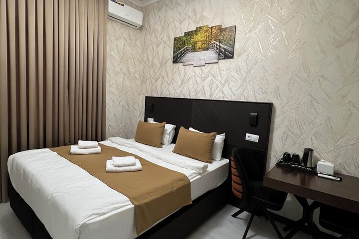 Room 15 of 38