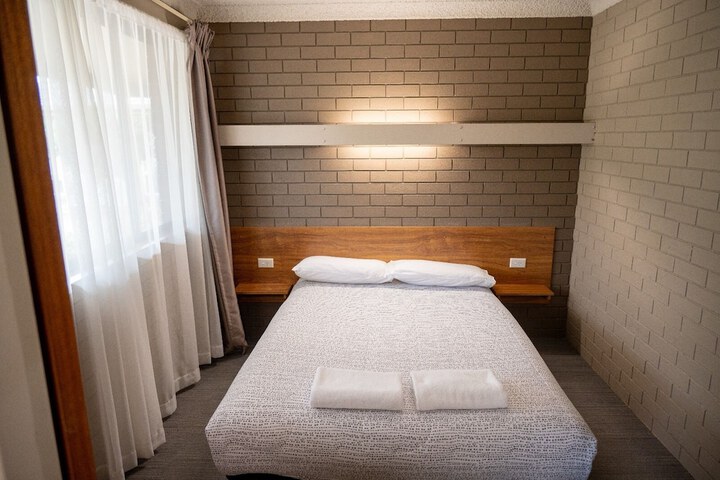 Room 4 of 82