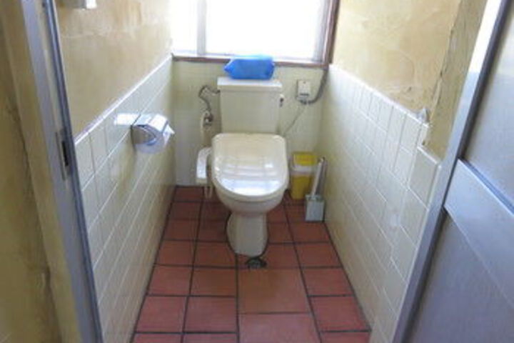 Room 3 of 28