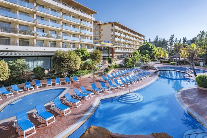 Hotel with Pool