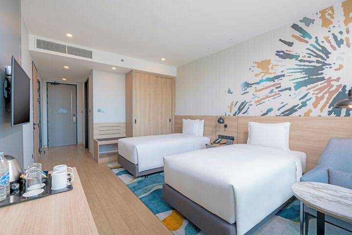 Room 43 of 142