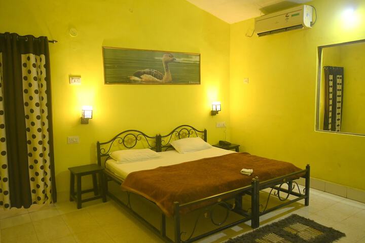 Room 4 of 15