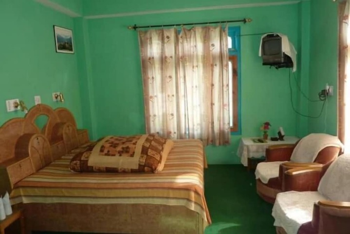 Room 11 of 36