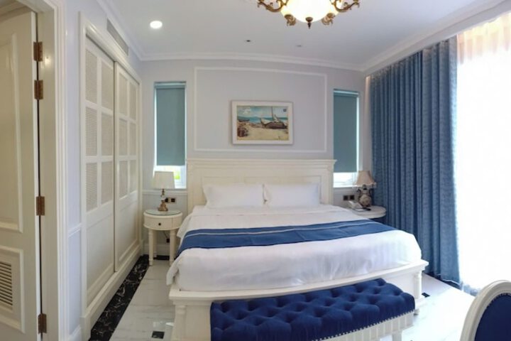 Room 34 of 195