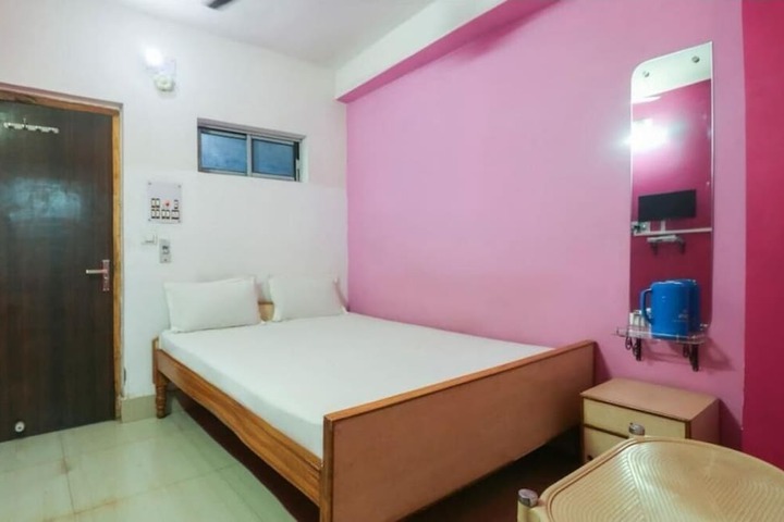 Room 9 of 17