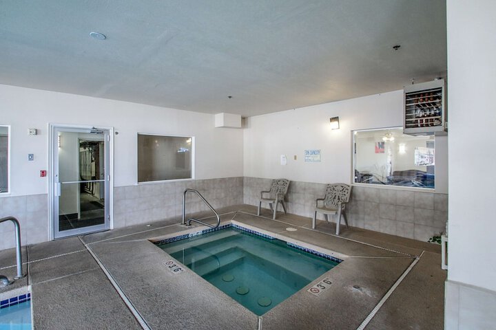 Pool Hotel