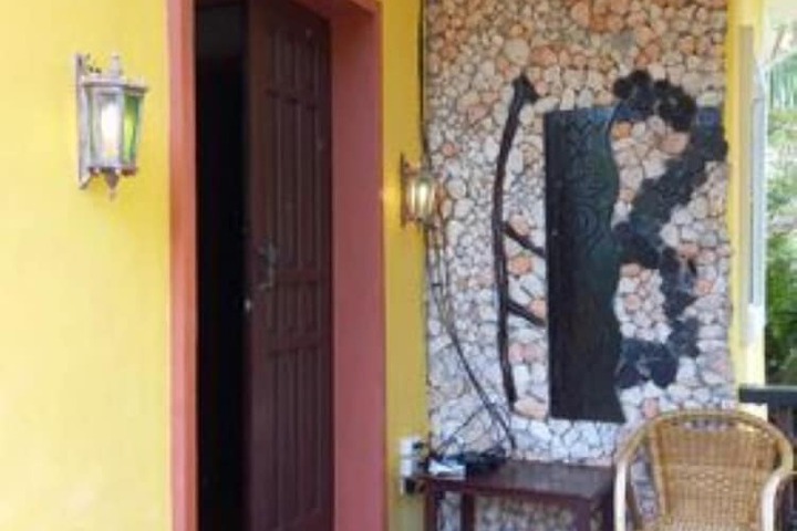 Room 13 of 23