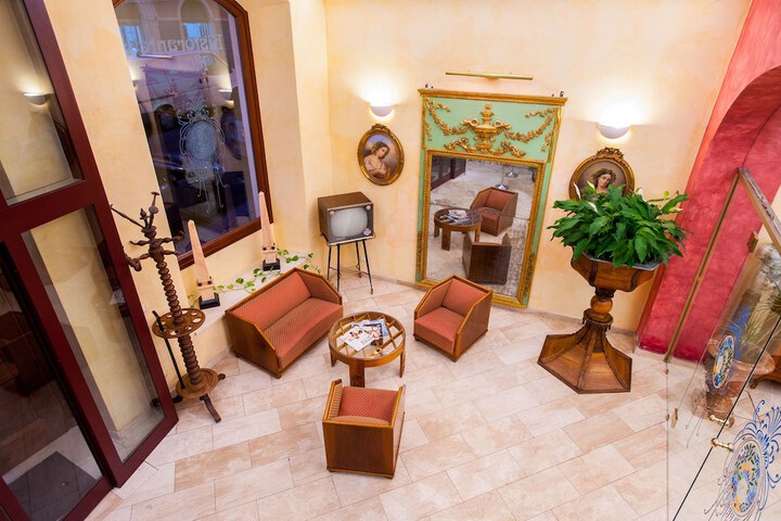Check-in/check-out kiosk