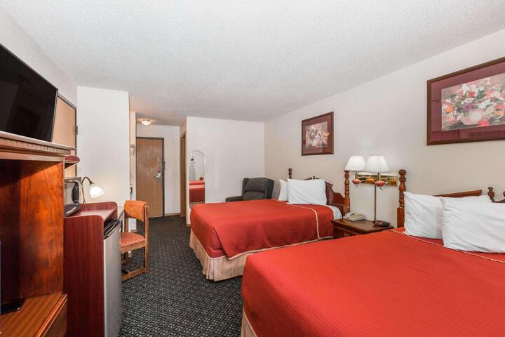 1 King Bed (5 of 8)
