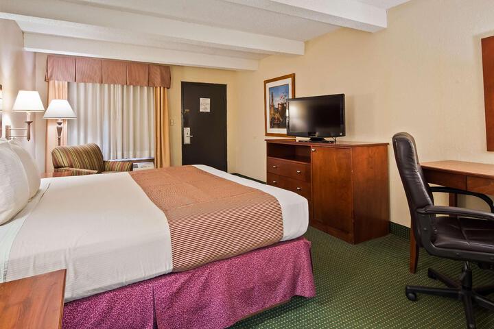 1 King Bed Refrigerator, Microwave Full Breakfast (2 of 7)