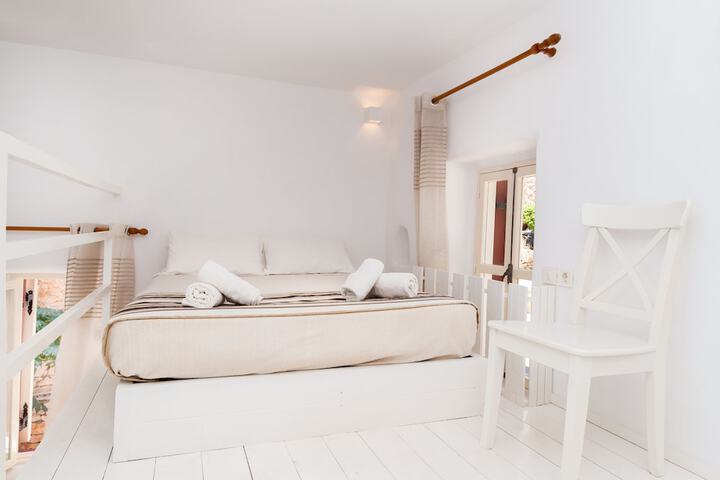 Room 44 of 94