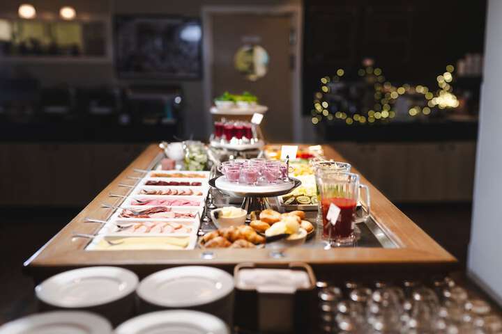 Dining 19 of 22