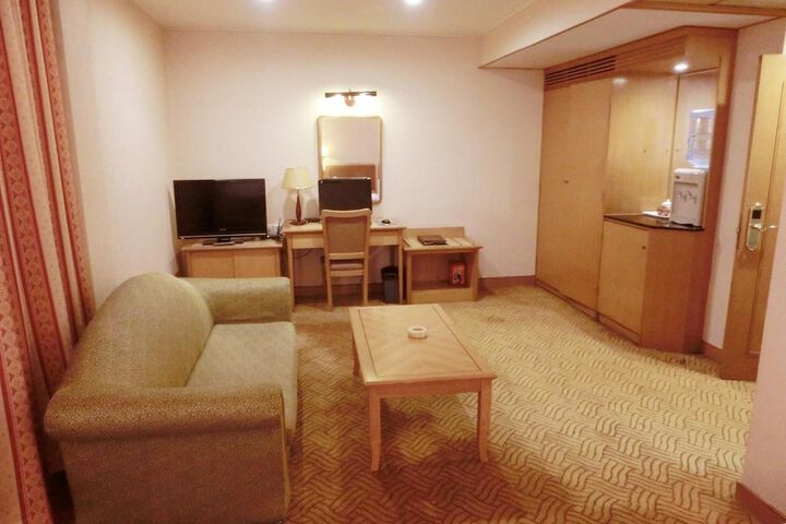 Room 26 of 38