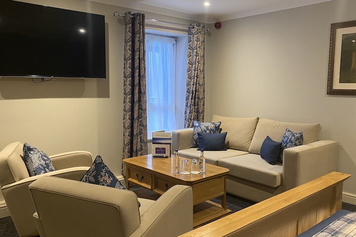 Room 33 of 103