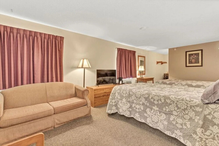 Room 4 of 9