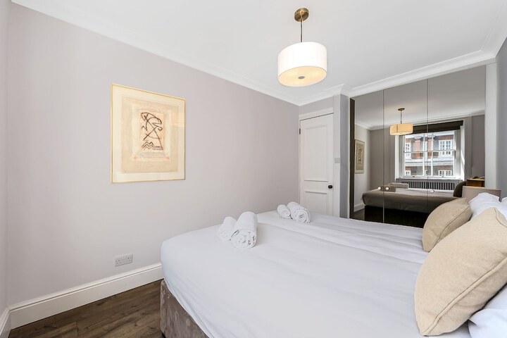 Room 12 of 30