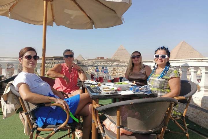 Pyramids stars view Inn