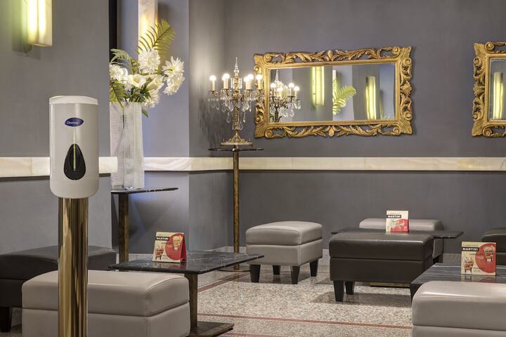Lounge 105 of 139