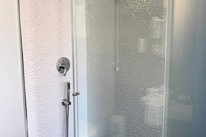 Room 32 of 48