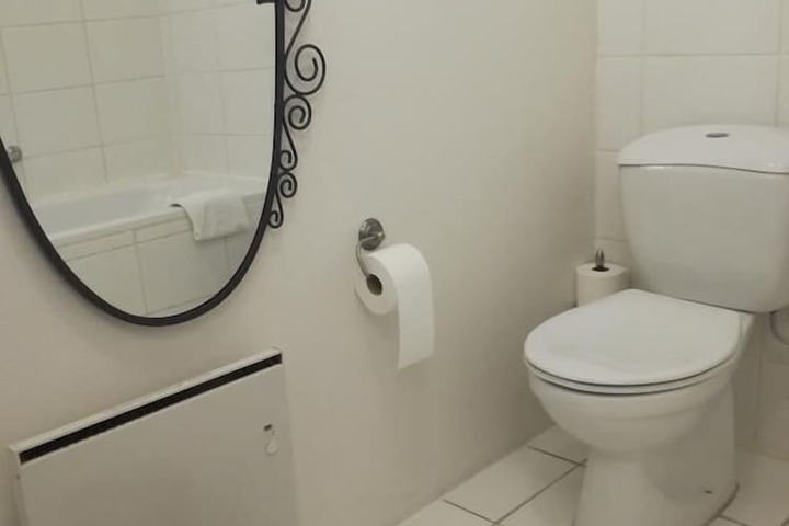 Room 13 of 33