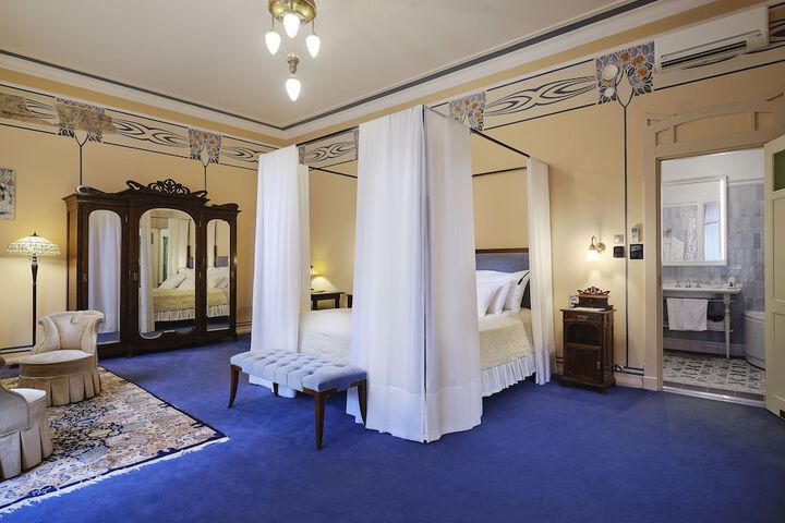 Room 9 of 80