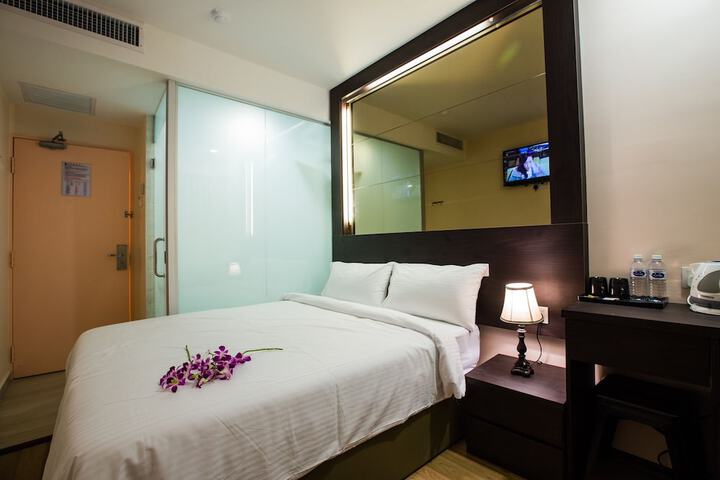 Room 6 of 24